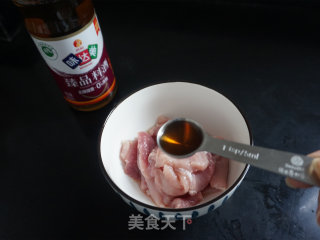 西芹木耳炒肉片的做法步调：2