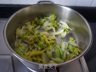 西芹木耳炒肉片的做法步调：6