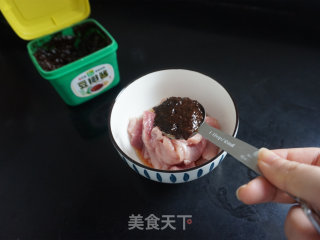 西芹木耳炒肉片的做法步调：3
