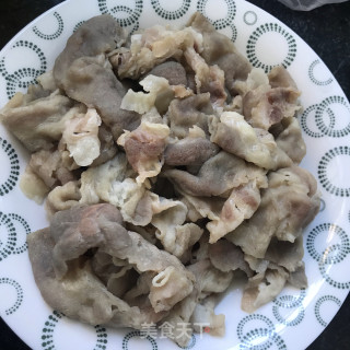年夜葱青椒炒肥牛的做法步调：4