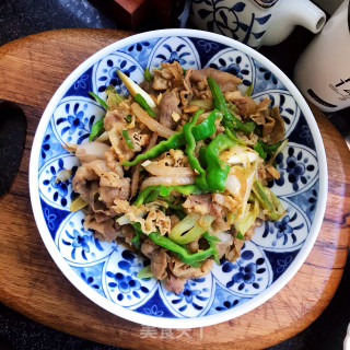 年夜葱青椒炒肥牛的做法步调：10