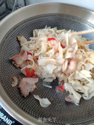 回锅肉炒笋干的做法步调：10