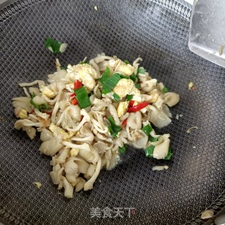 榆黄蘑炒蛋的做法步调：12