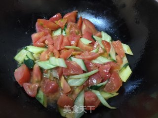 西白柿黄瓜炒鸡蛋的做法步调：6