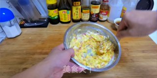 洋葱水腿鸡蛋饼的做法步调：4