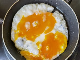 煎蛋拌小利剑菜的做法步调：1