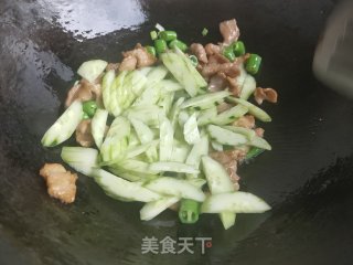 黄瓜线椒炒肉片的做法步调：6