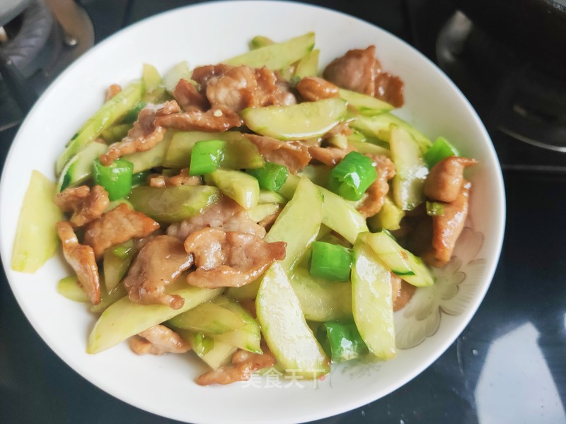 黄瓜线椒炒肉片的做法