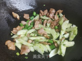 黄瓜线椒炒肉片的做法步调：7