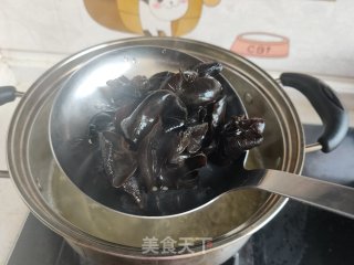 韭菜木耳炒仄菇的做法步调：5