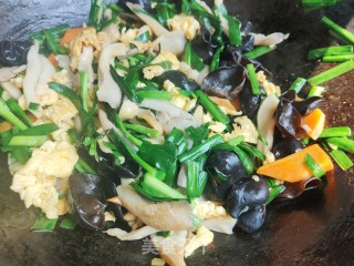 韭菜木耳炒仄菇的做法步调：14