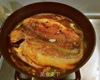 白烧黄鱼的做法步调：7