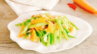 西芹炒百开的做法步调：11