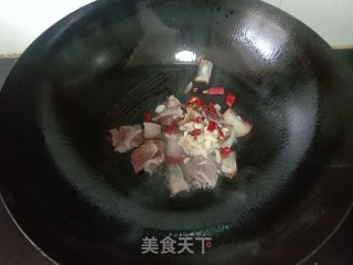 蒜苔喷鼻干炒腊肉的做法步调：4