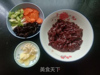 酱爆猪肝的做法步调：1