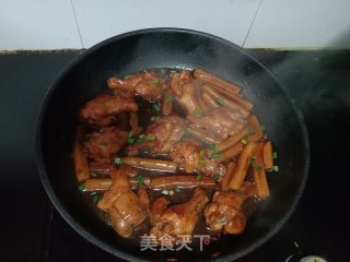 年糕烧鸡翅根的做法步调：10