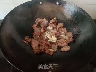 青椒年夜葱炒腊肉的做法步调：3