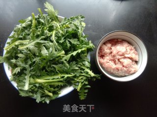 茼蒿猪肉丸的做法步调：1