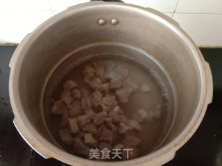 咖喱牛腩的做法步调：4