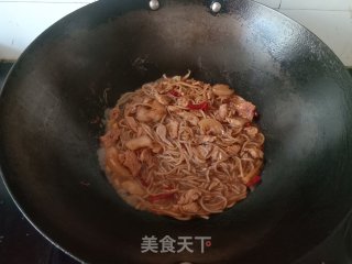 白薯粉炒肉的做法步调：7