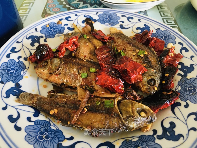 喷鼻酥鲫鱼的做法