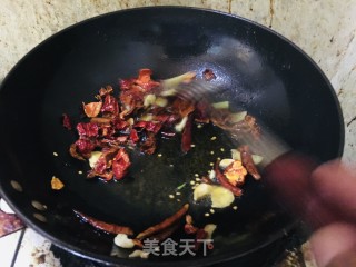 喷鼻酥鲫鱼的做法步调：5