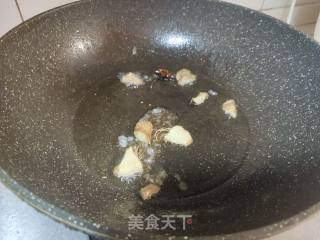 喷鼻菇啤酒焖鸡的做法步调：4