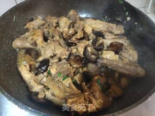 喷鼻菇啤酒焖鸡的做法步调：9
