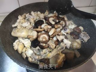 喷鼻菇啤酒焖鸡的做法步调：6