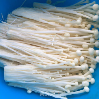 培根金针菇卷的做法步调：1