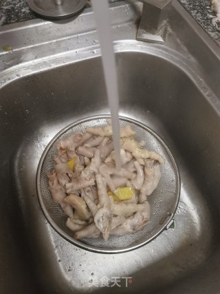 柠檬泡椒鸡爪的做法步调：9