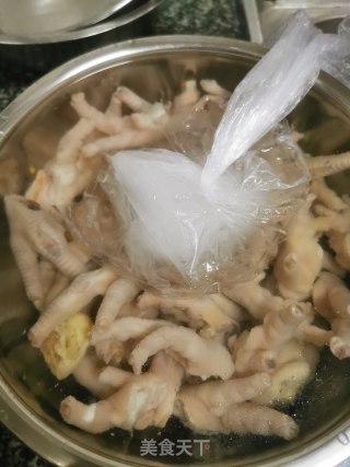 柠檬泡椒鸡爪的做法步调：10