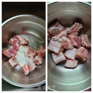 喷鼻菇蒸排骨的做法步调：1