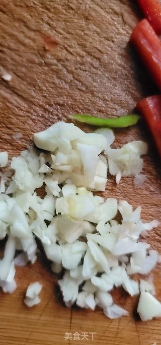 青白椒炒肉丝的做法步调：4