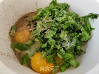 油麦菜煎鸡蛋的做法步调：2
