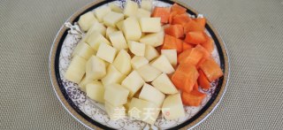 乌椒土豆鸡肉的做法步调：2