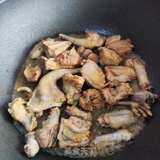 菌菇炖鸽子的做法步调：4
