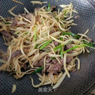 牛肉炒茭利剑的做法步调：9