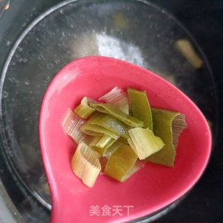 蟹味菇排骨丝瓜汤的做法步调：9
