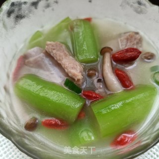 蟹味菇排骨丝瓜汤的做法步调：26