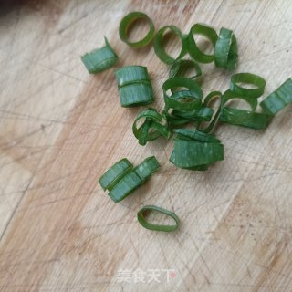 蟹味菇排骨丝瓜汤的做法步调：23
