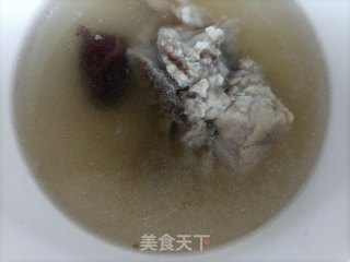 养肝草黄芪白枣猪骨汤的做法步调：5
