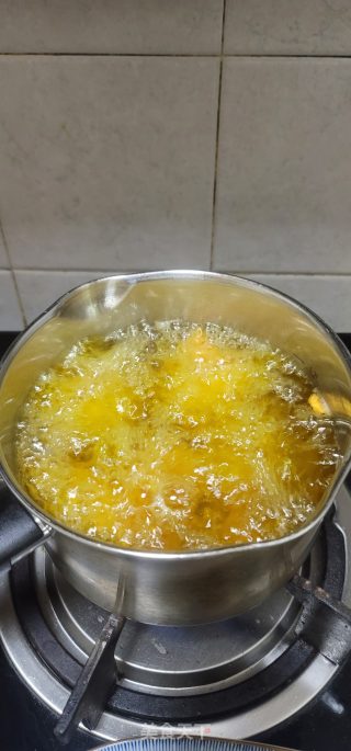 喷鼻酥炸鸡块的做法步调：9