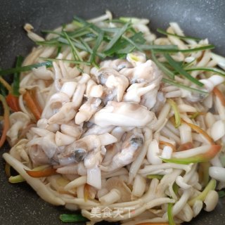 利剑玉菇炒蛏子的做法步调：17