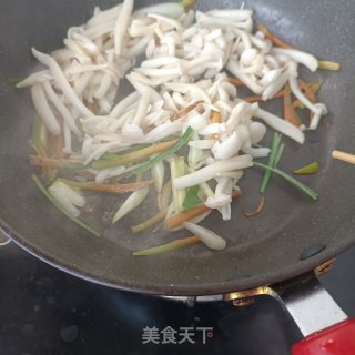 利剑玉菇炒蛏子的做法步调：15