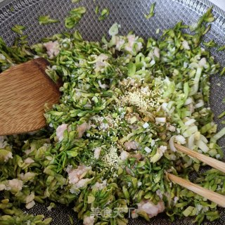 槐花土豆包的做法步调：17