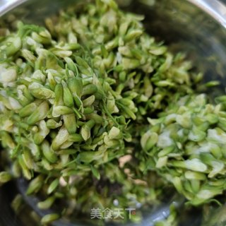 槐花土豆包的做法步调：10