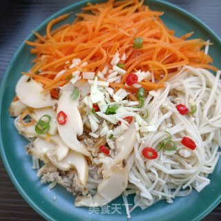 胡萝卜金针菇拌鲍鱼的做法步调：14