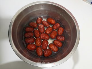 乌米白枣粽子的做法步调：2