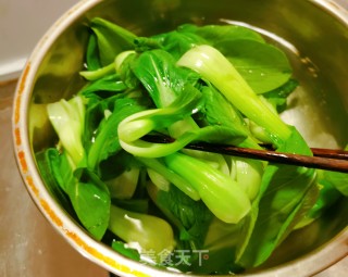 利剑玉菇炒油菜的做法步调：3